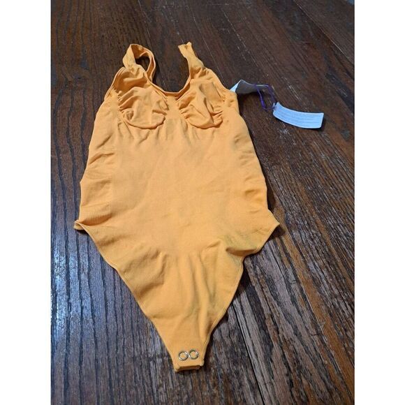 New Medium Large Fabletics Yitty Mimosa Nearly Naked Shaping Thong Bodysuit NWT - Picture 1 of 2